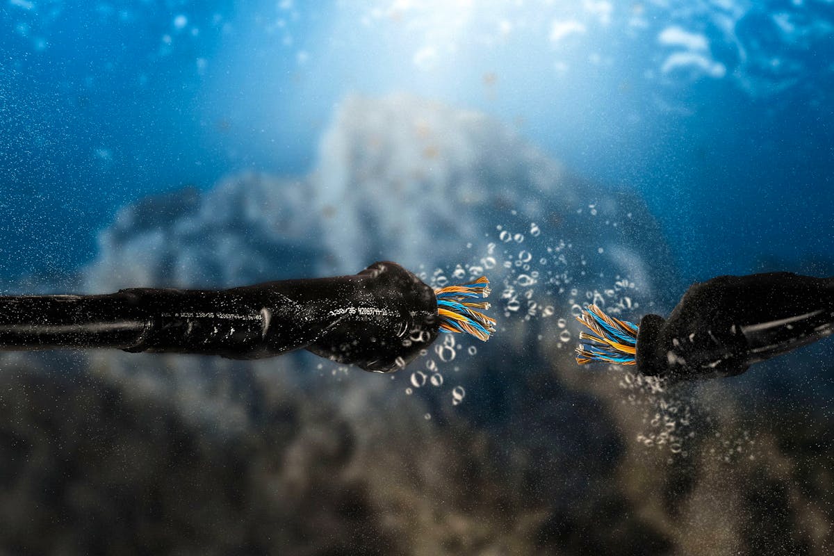 Câbles sous-marins endommagés en mer Rouge : impacts sur la connectivité internet en Asie et au Moyen-Orient