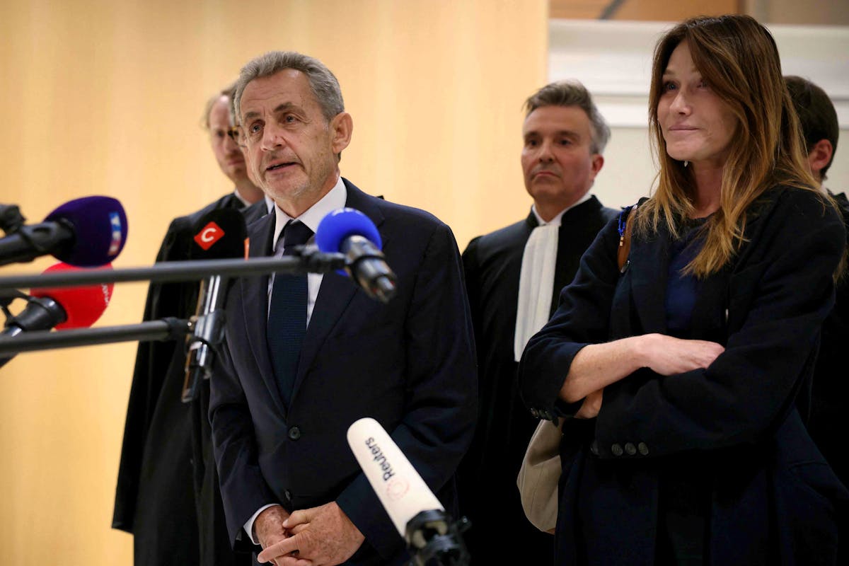 Carla Bruni-Sarkozy : geste sur le micro de Mediapart et répercussions médiatiques