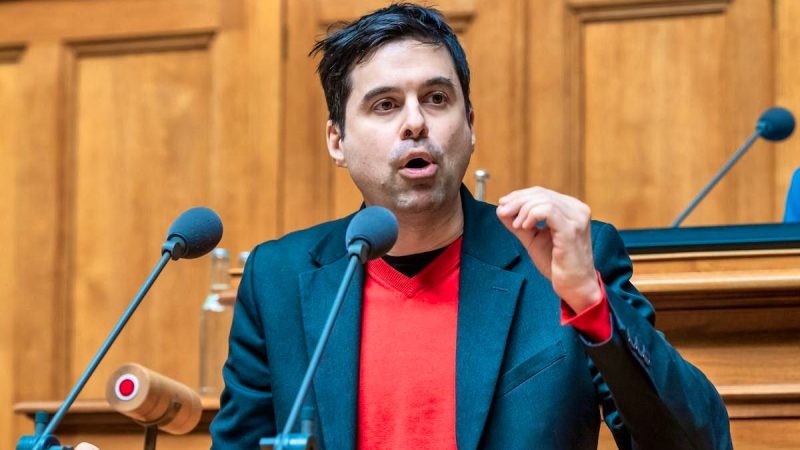 Le PS profite des prises de parole de l’UDC pour financer sa campagne