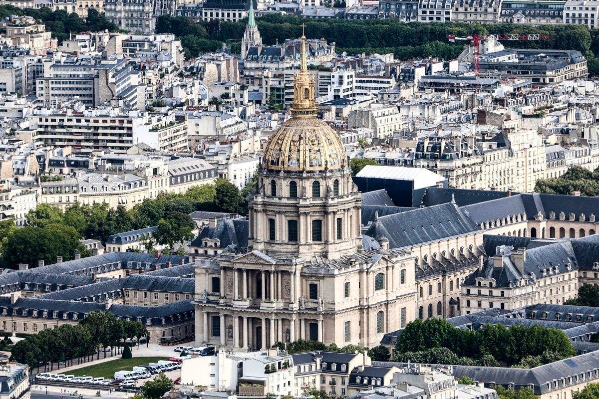 Tentative d’agression au hachoir près des Invalides : un homme blessé en pleine rue
