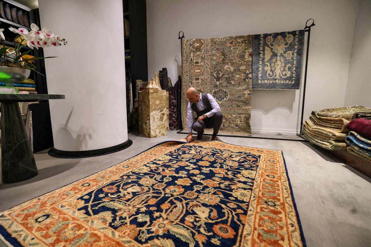 Tapis persans en Iran : savoir-faire ancestral menacé par les sanctions et la concurrence mondiale