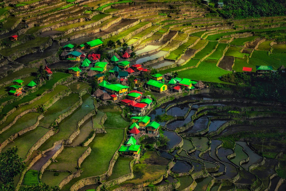 Les 10 plus beaux villages du monde : un aperçu des sites incontournables, sans mention en Suisse