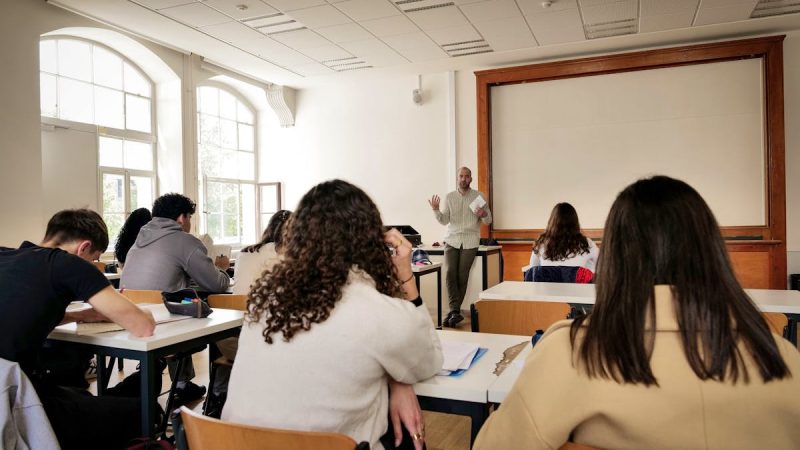 Appel à la grève dans les collèges et écoles de commerce suite au désaccord sur la directive du temps de travail