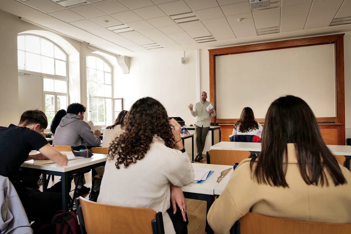 Appel à la grève dans les collèges et écoles de commerce suite au désaccord sur la directive du temps de travail