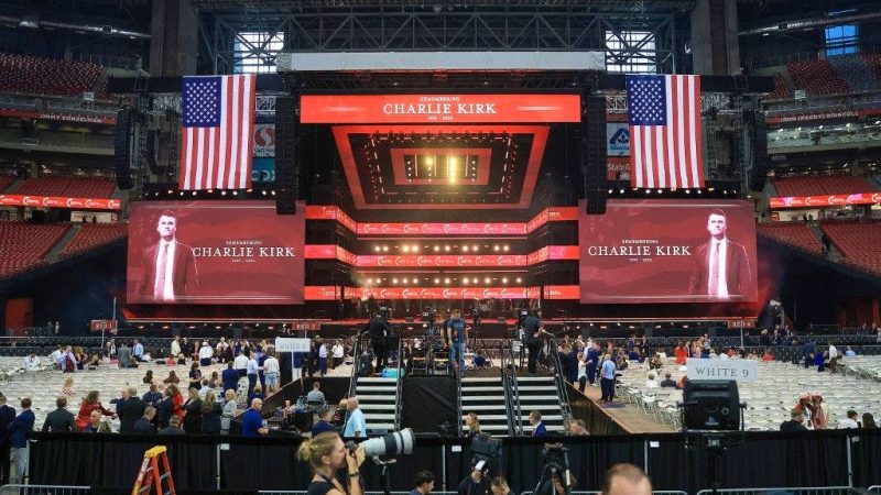 Hommage au mouvement trumpiste pour Charlie Kirk au State Farm Stadium d’Arizona