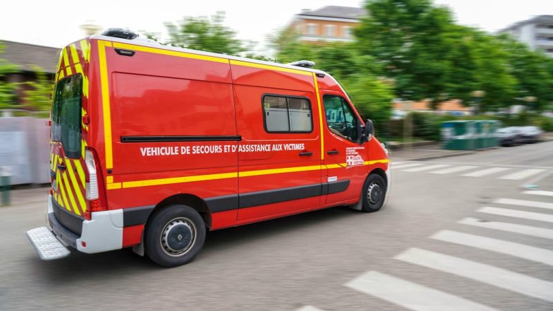 Accident à Saint-Julien-en-Genevois: un automobiliste décède après avoir percuté un poids lourd garé sur le bas-côté