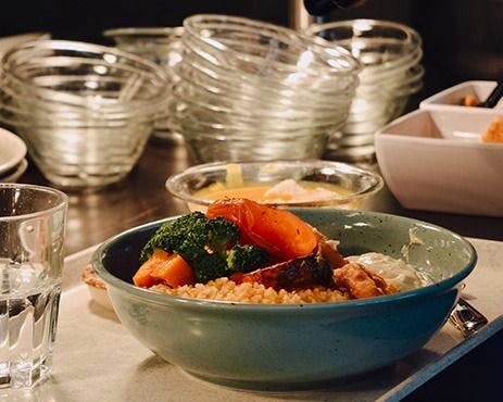 UNIGE pérennise les repas à 5 francs et le café à 1 franc: accords en vigueur dès le 1er août 2026 et options d’internalisation