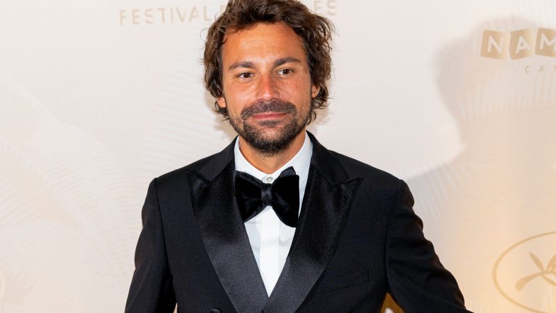 Bertrand Chameroy révèle sa dépression et son hospitalisation après une absence de trois semaines sur C à vous