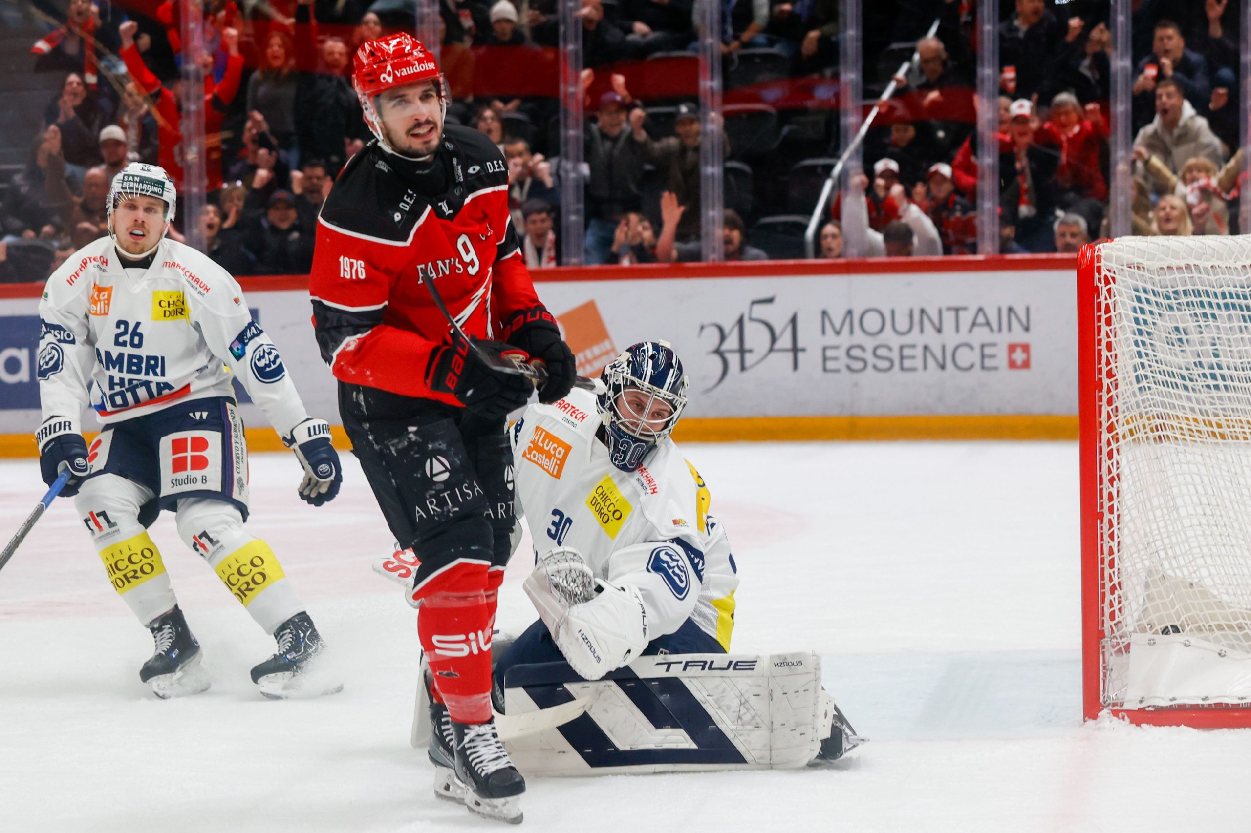 Lausanne s’impose 5-1 contre Ambri et Berne l’emporte en tirs au but face à Gottéron