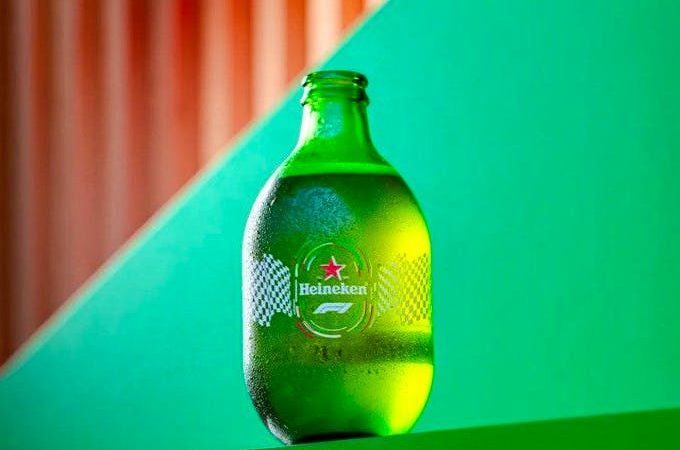Heineken réorganise son siège à Amsterdam : 400 postes touchés et accélération numérique