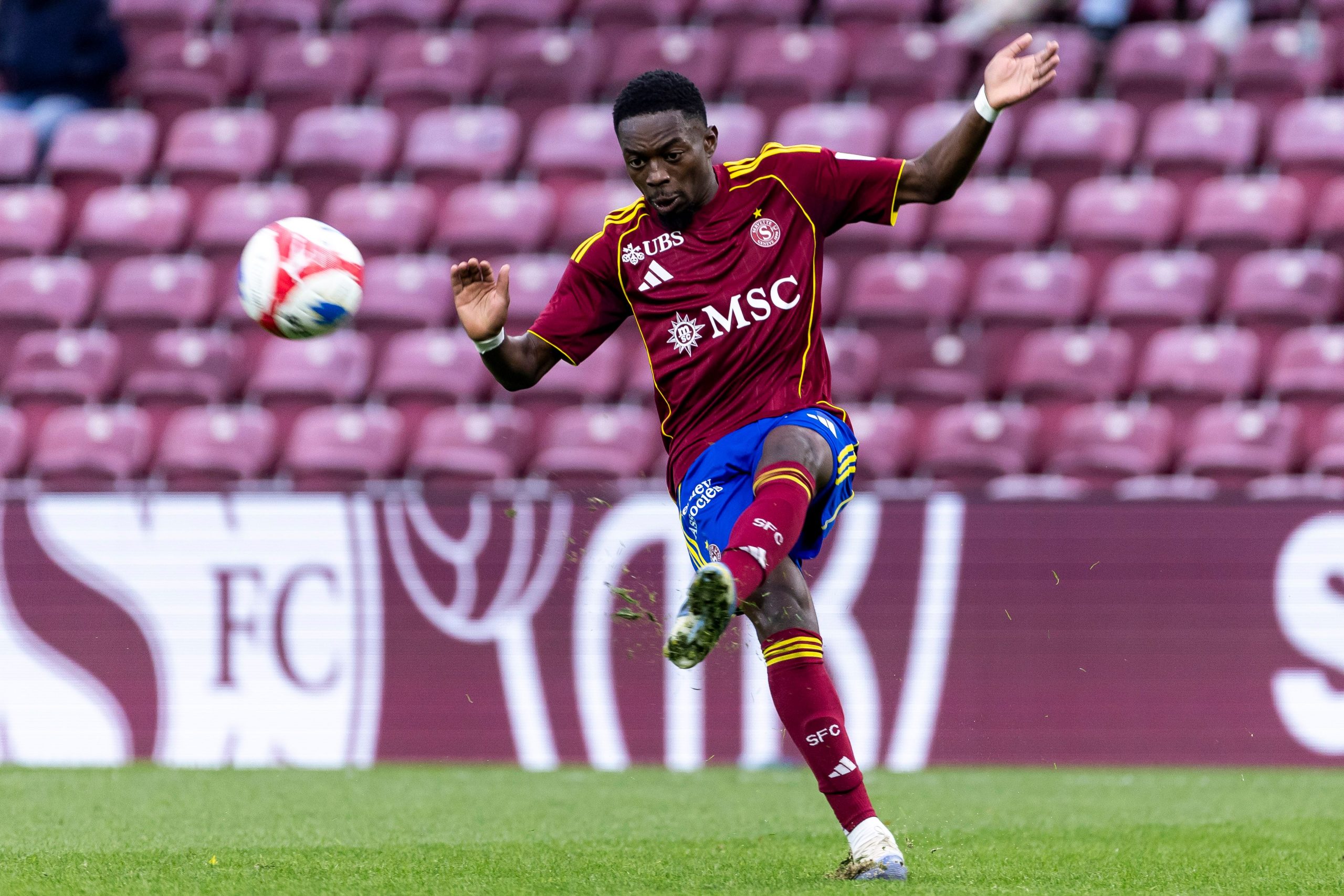 Super League : Servette s’impose 2-1 face à Lugano au Stade de Genève et grimpe au classement