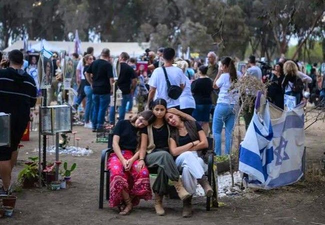 Tadej Pogacar s’impose à la Lombardie pour la cinquième fois et écrit une page historique du cyclisme
