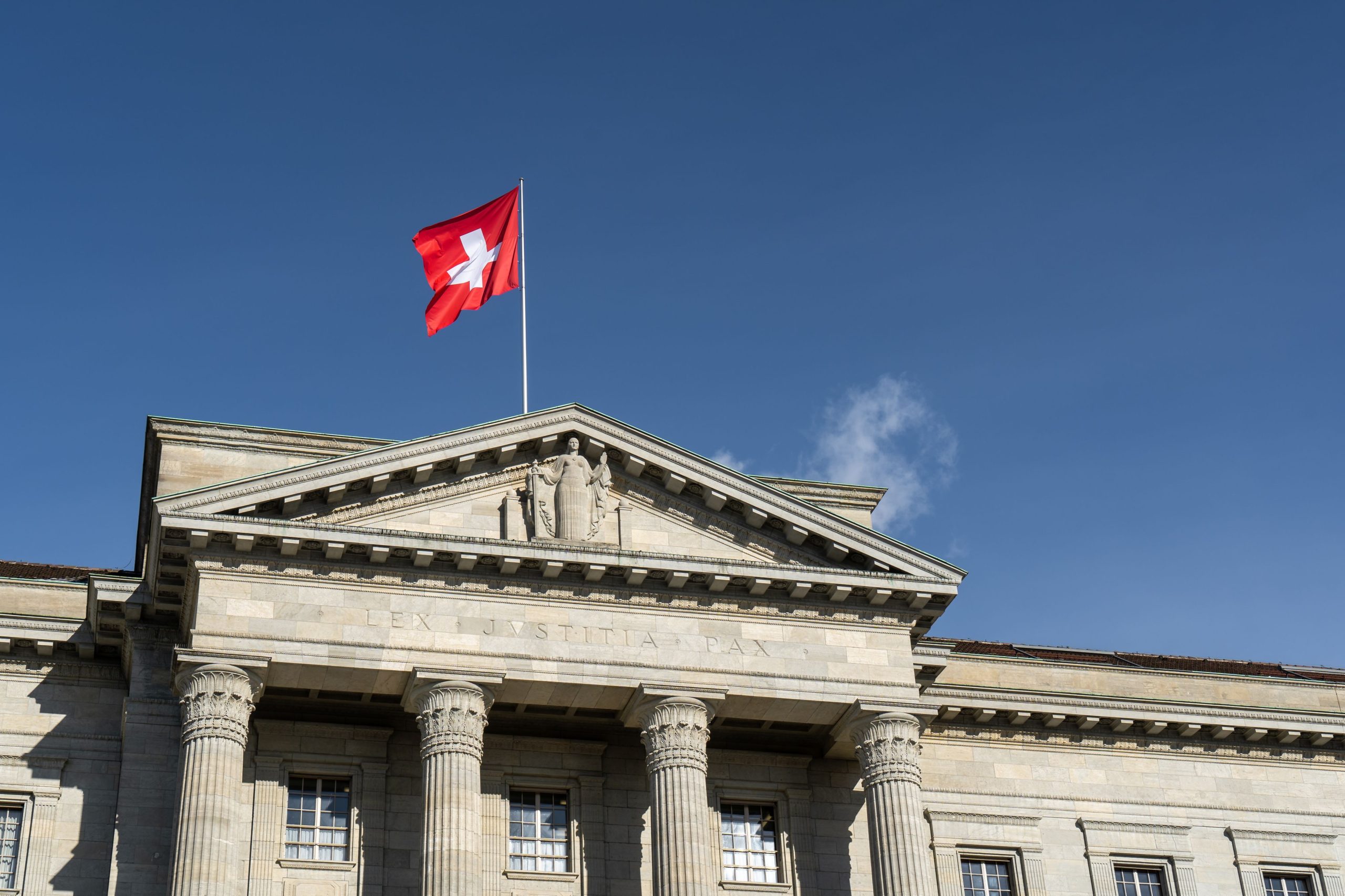 Alerte à la bombe et interruption du direct sur BFMTV : reprise des programmes après vérifications