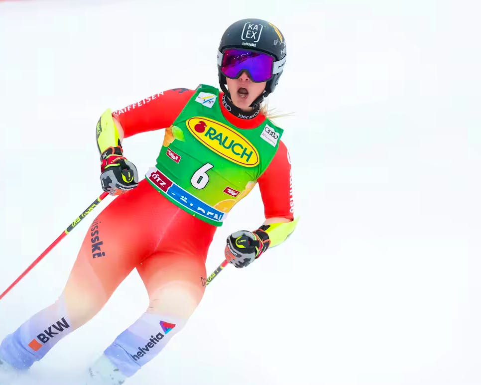 Zoë Më présente son EP Loup Garou : deux facettes artistiques et bilinguisme assumé