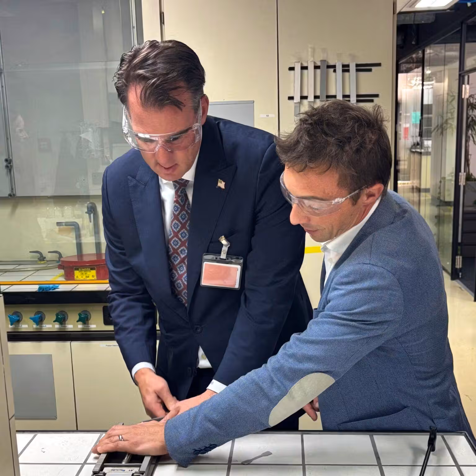 Apprentissage suisse : deux gouverneurs américains s’intéressent au modèle helvétique