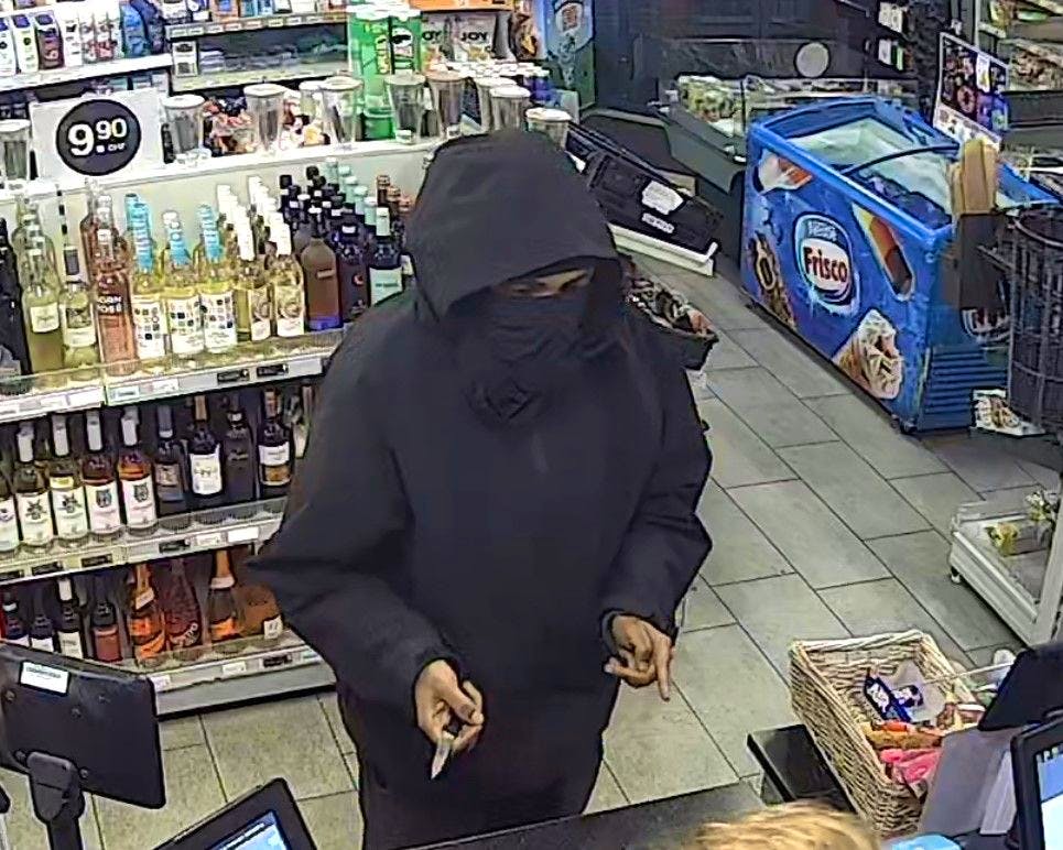 Neuchâtel : braquage nocturne dans une station-service, fuite avec environ 1000 francs