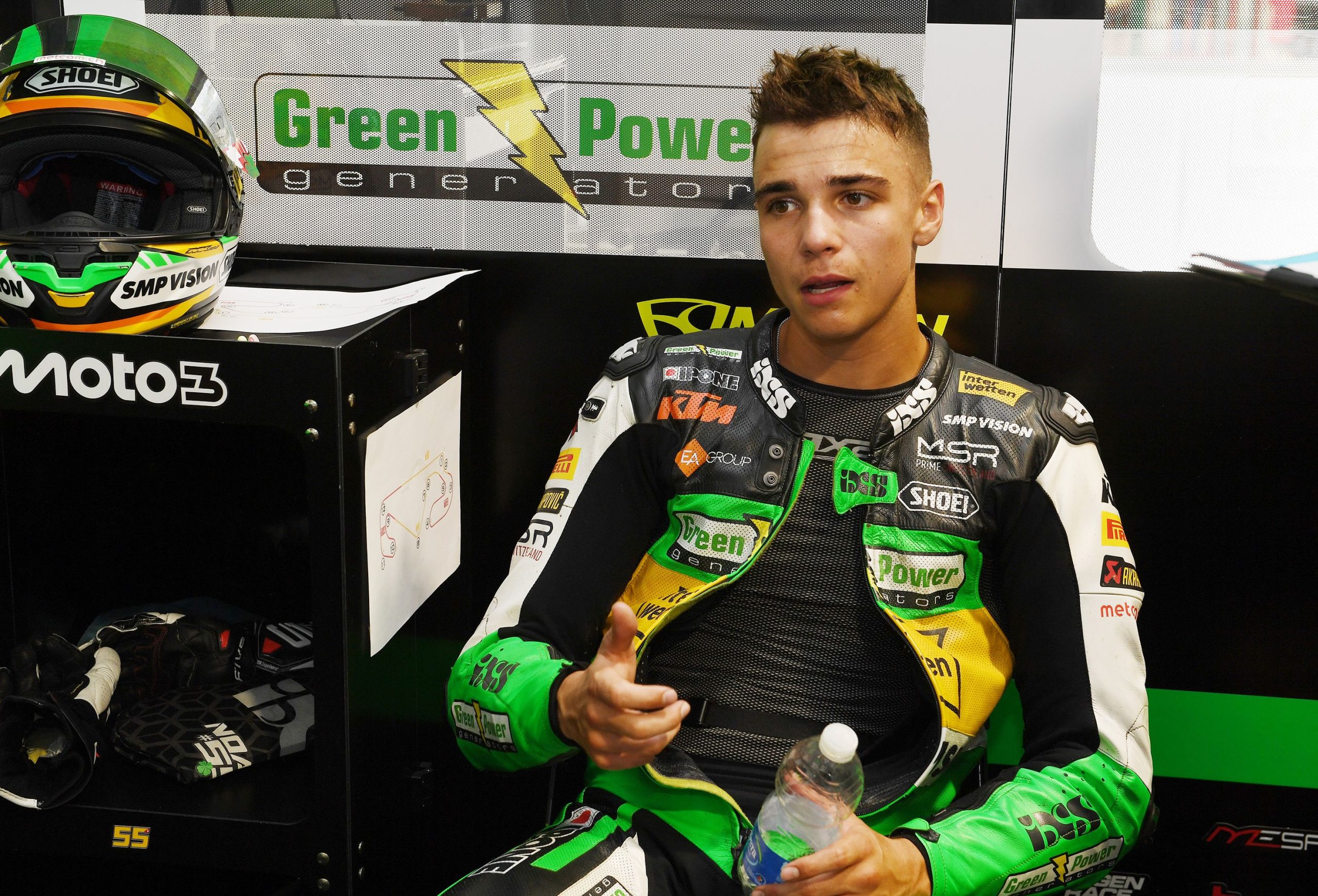 Noah Dettwiler revient en Suisse pour poursuivre son traitement après un grave accident en Moto3