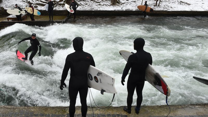 Munich: La vague de l’Eisbach indisponible après des travaux de nettoyage, les autorités recherchent une solution rapide
