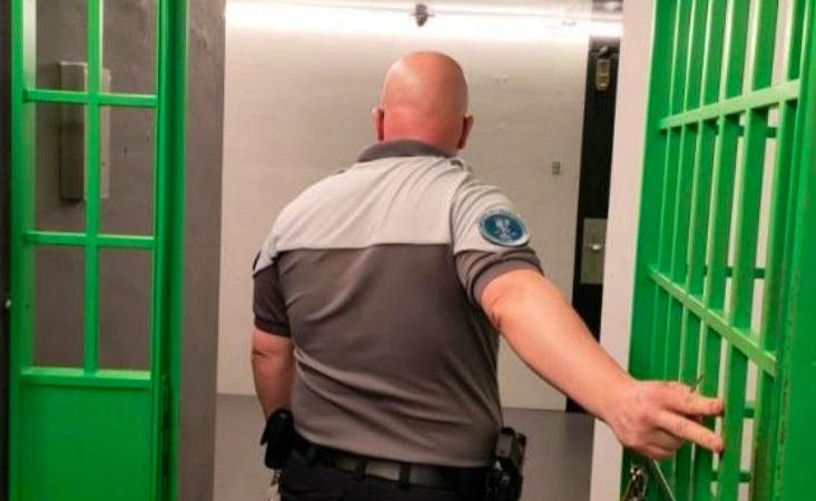 Saint-Gall: suspension et licenciement d’une enseignante après des allégations visant une élève de 13 ans lors d’un camp scolaire dans le Tessin