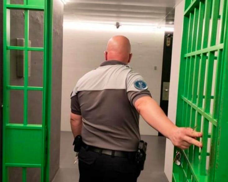 Saint-Gall: suspension et licenciement d’une enseignante après des allégations visant une élève de 13 ans lors d’un camp scolaire dans le Tessin